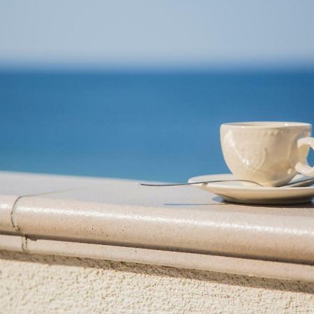 B&B A Due Passi Dal Mare Катона Экстерьер фото