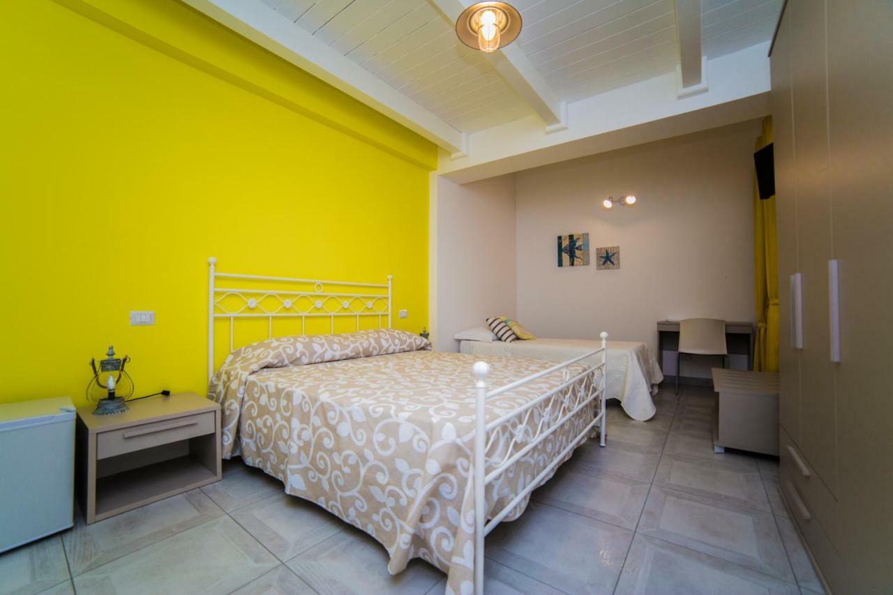 B&B A Due Passi Dal Mare Катона Экстерьер фото