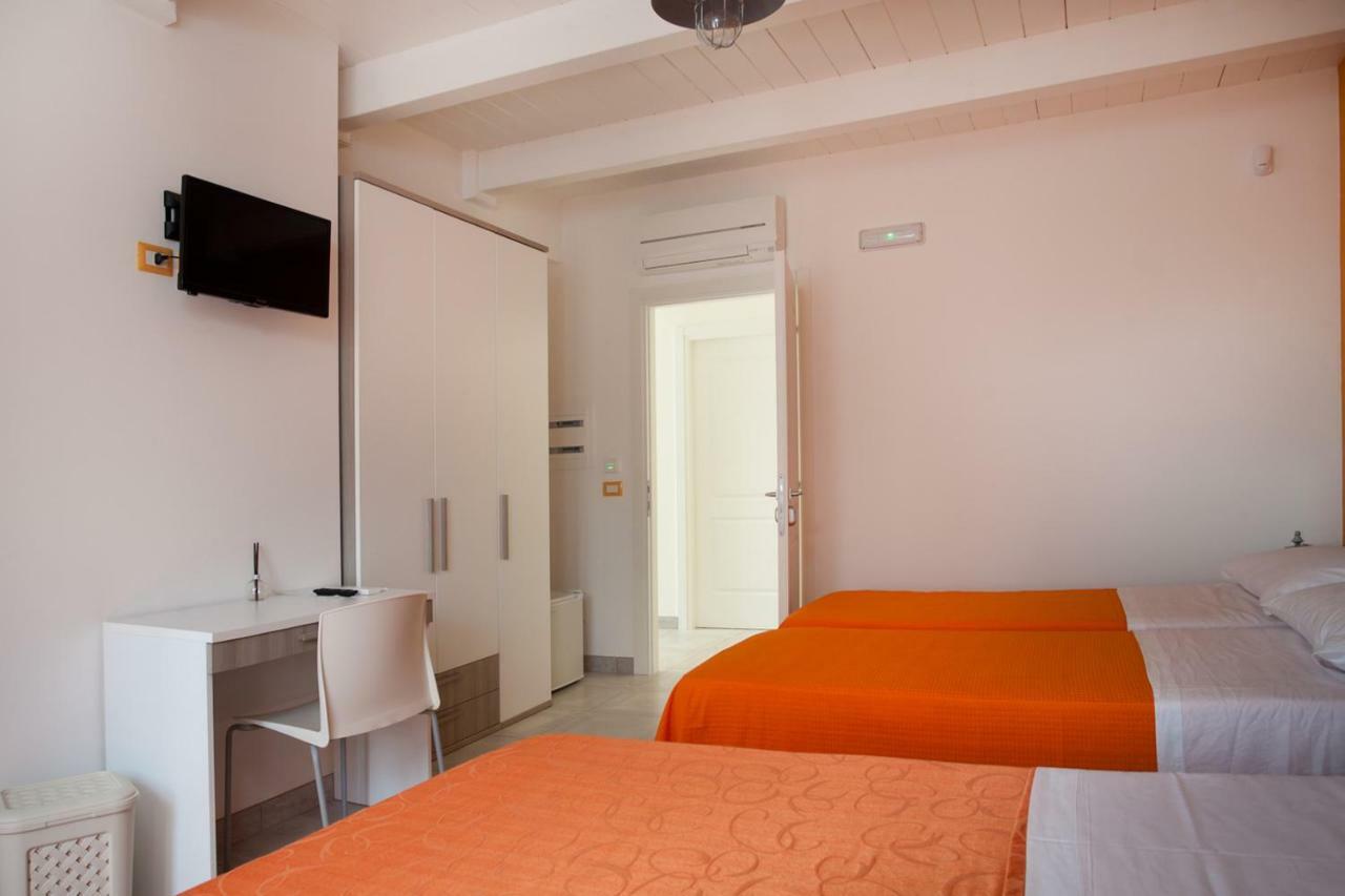 B&B A Due Passi Dal Mare Катона Экстерьер фото