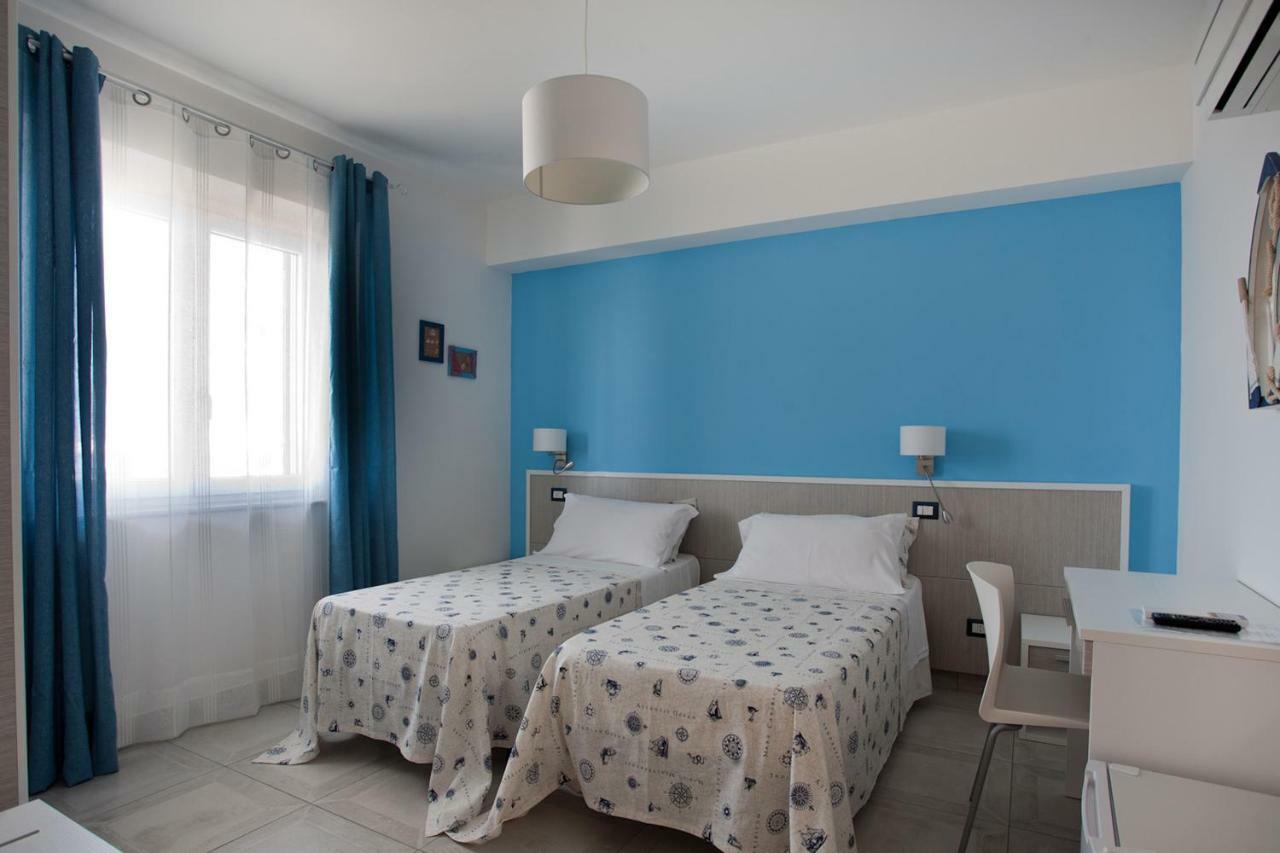 B&B A Due Passi Dal Mare Катона Экстерьер фото