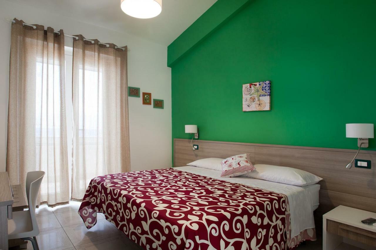 B&B A Due Passi Dal Mare Катона Экстерьер фото