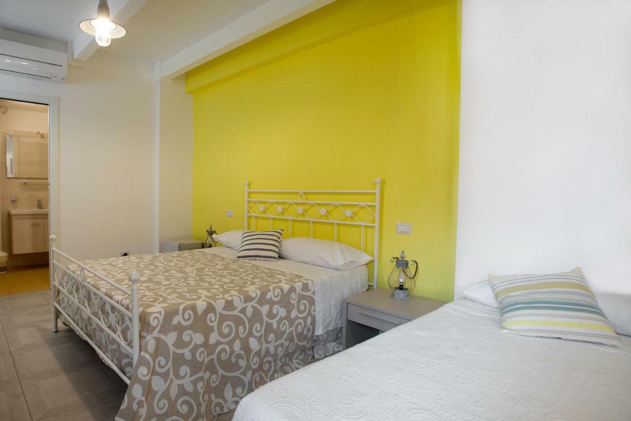 B&B A Due Passi Dal Mare Катона Экстерьер фото